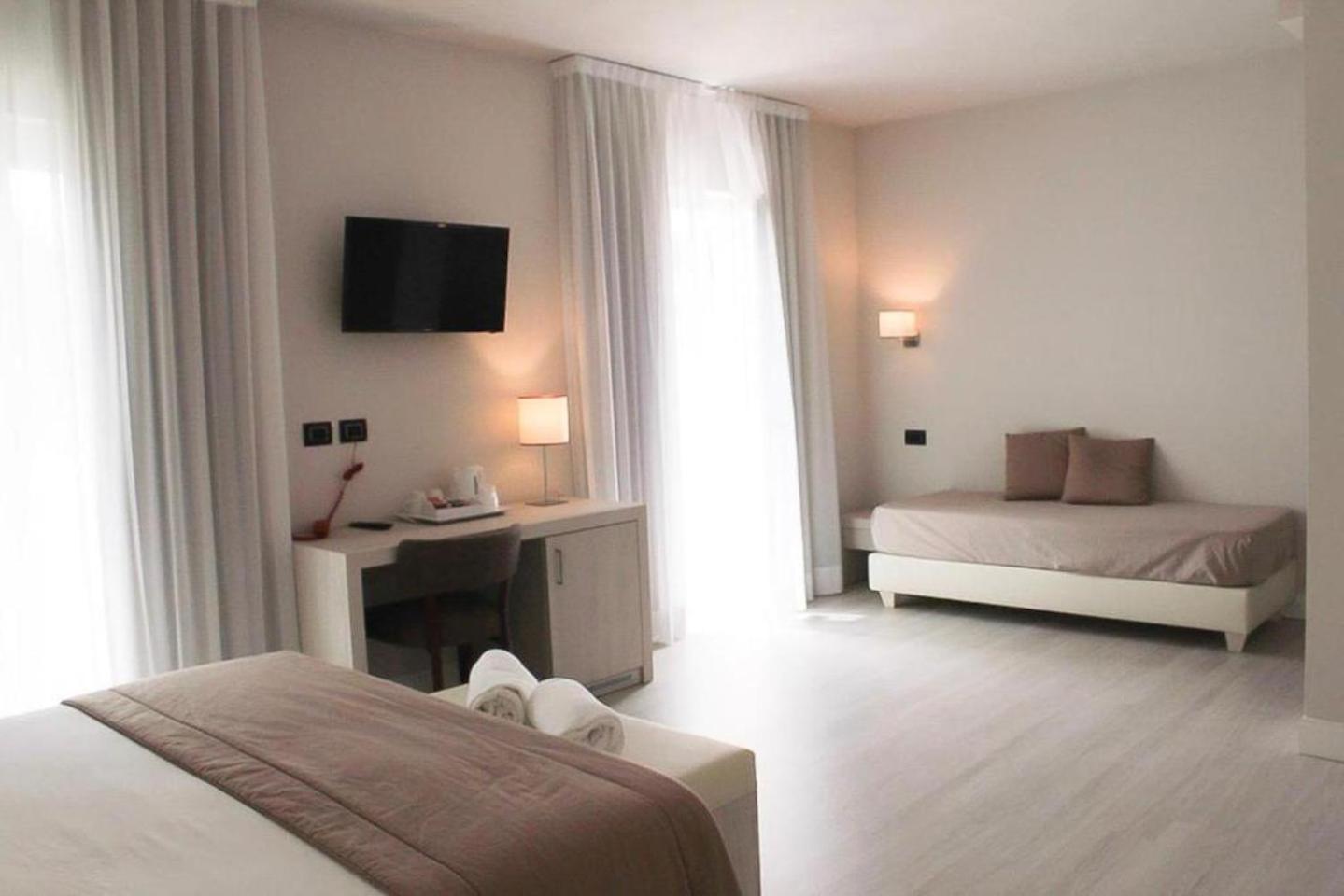 Hotel Villa Barsanti ปิเอตราซานตา ภายนอก รูปภาพ